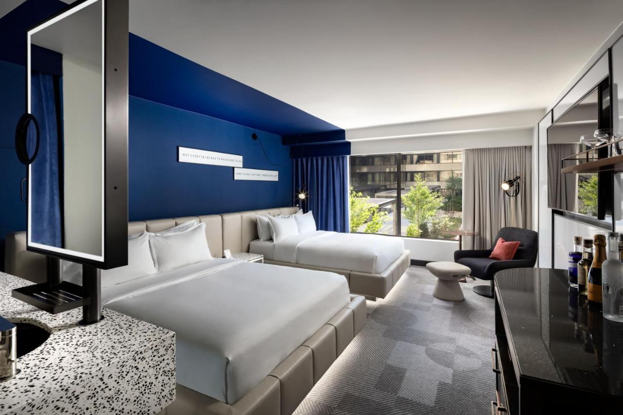 W Toronto Hotel Exterior photo