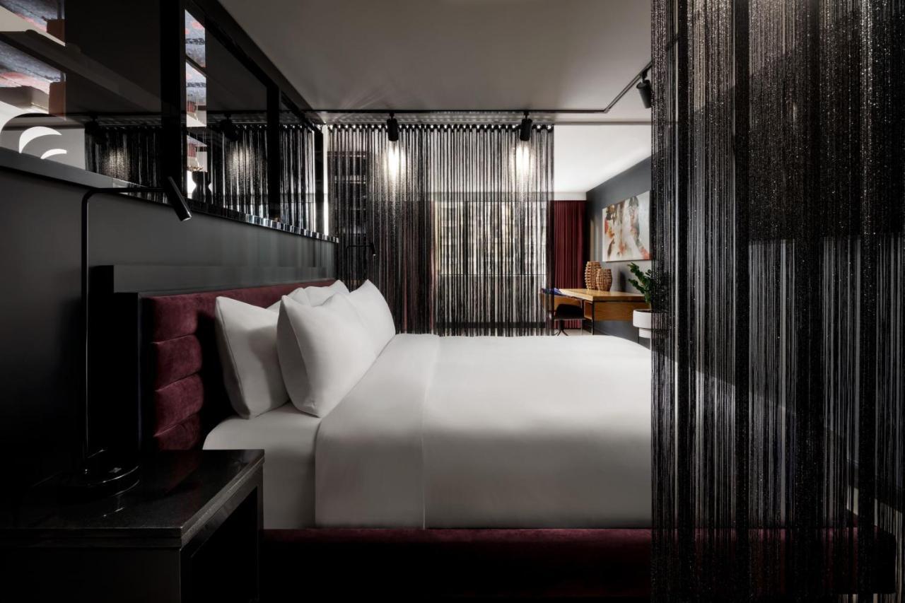 W Toronto Hotel Exterior photo