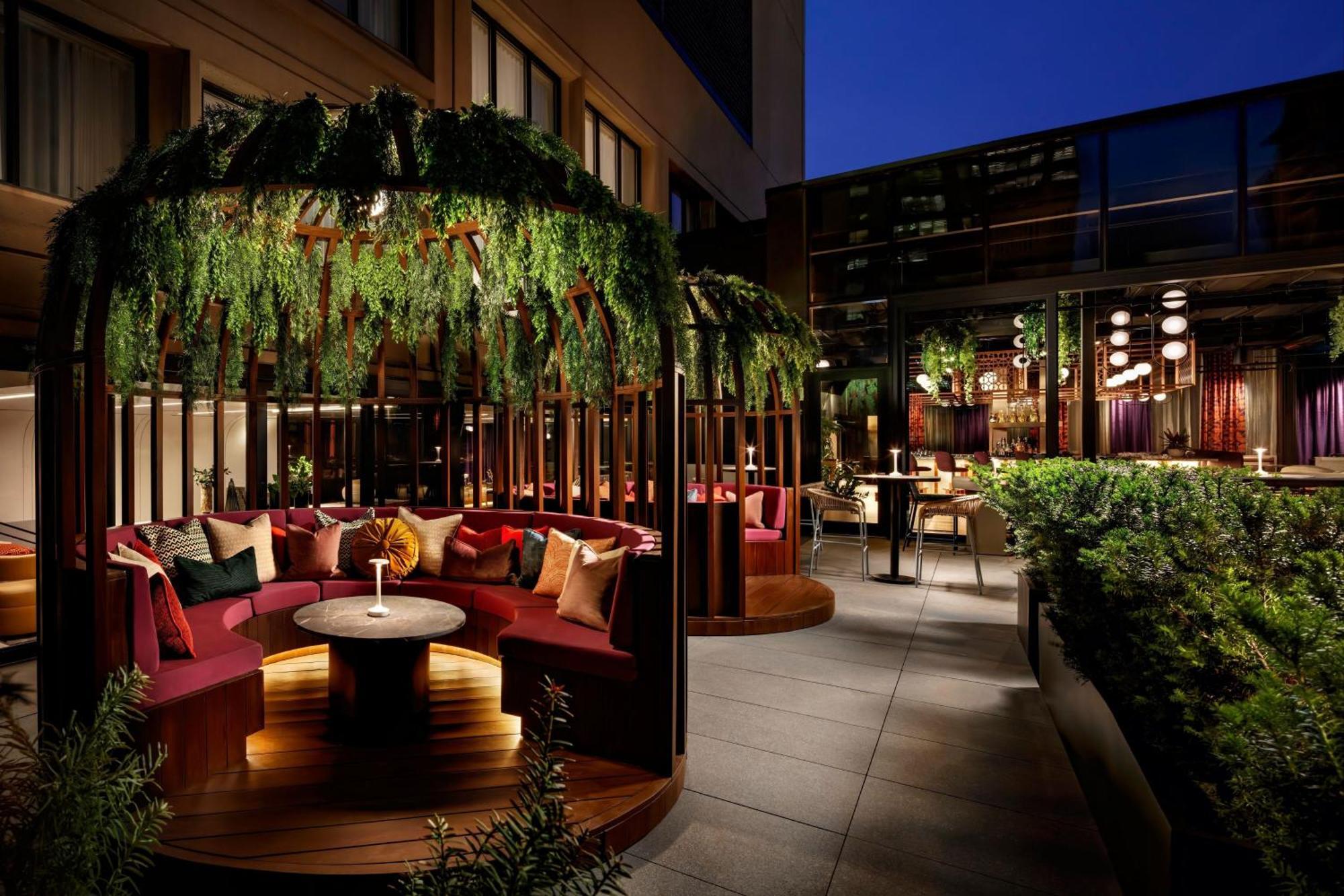 W Toronto Hotel Exterior photo