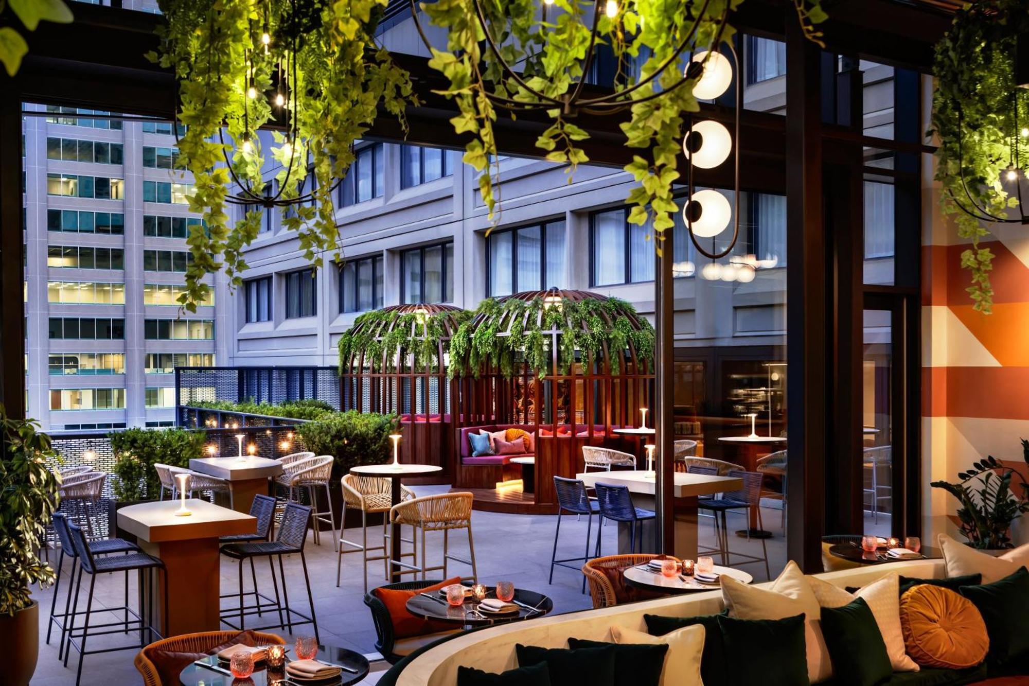 W Toronto Hotel Exterior photo