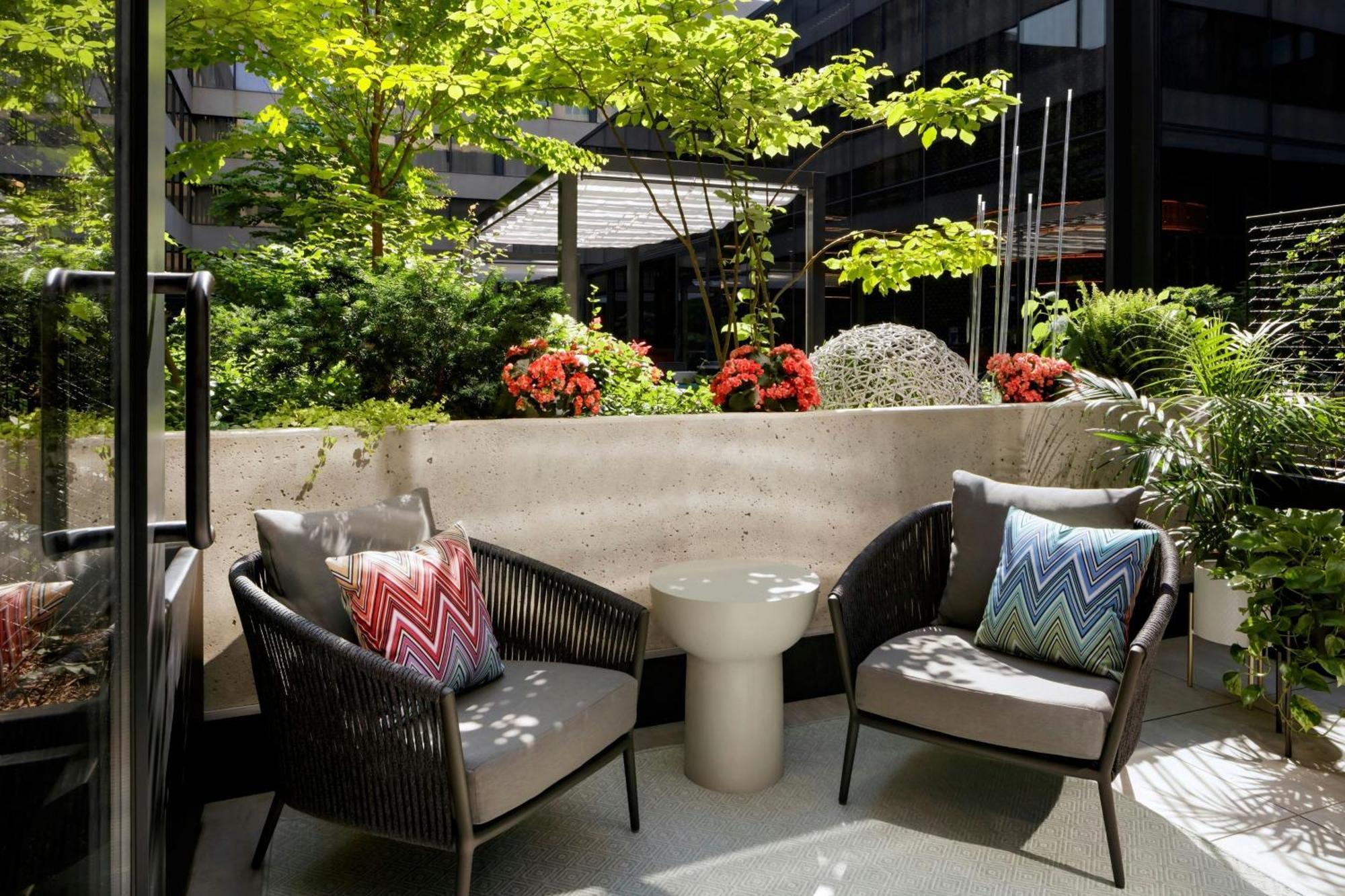 W Toronto Hotel Exterior photo